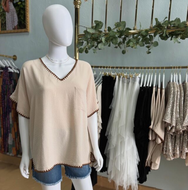 Loving this oatmeal v-neck by @jodiflinc 
Size S,M,L available. 

#roselynsonfirst  #downtownhickory #smallbusiness #boutique #boutiquehubmember #jodifl