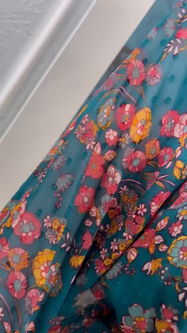 ❄️ Winter Wardrobe Refresh ❄️
We’re clearing out winter inventory, which means 40% OFF the entire store now through the end of this week 🧥✨

Layer up, stay cozy, and save big—while supplies last.

#roselynsonfirst  #downtownhickory #smallbusiness #boutique #boutiquehubmember