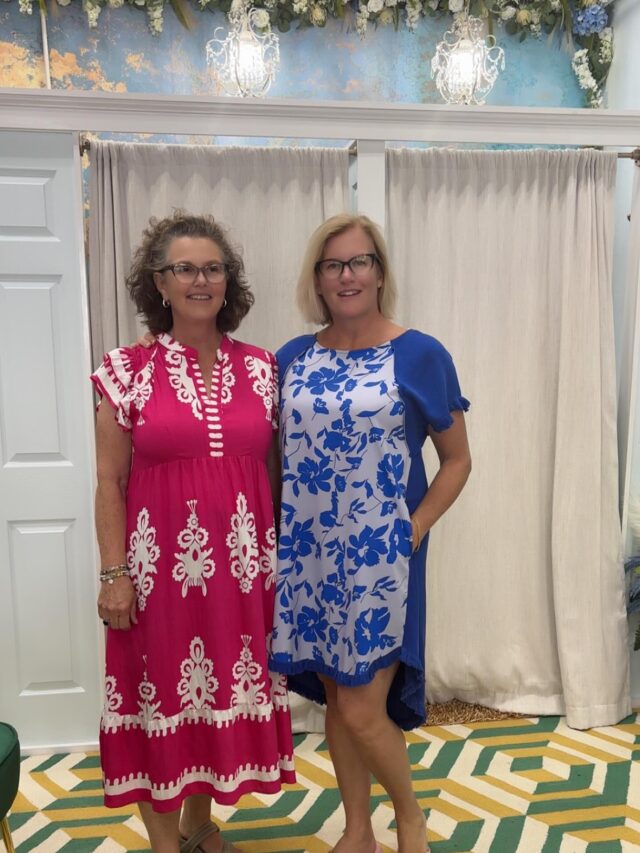 Happy Tuesday! 😊
You won’t want to miss these! 

Featuring two different styles/colors from our favorite @umgee_official ✨ 

Royal blue - Size S,L available 
Hot pink- Size S,L available 

#roselynsonfirst  #downtownhickory #smallbusiness #boutique #boutiquehubmember #umgeeclothing